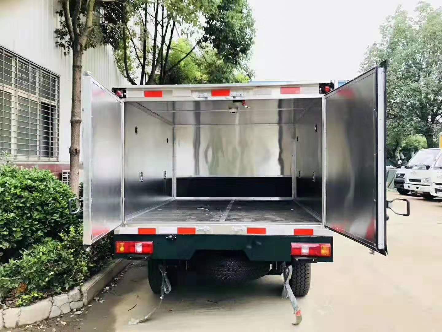 五十鈴四驅皮卡民爆器材車